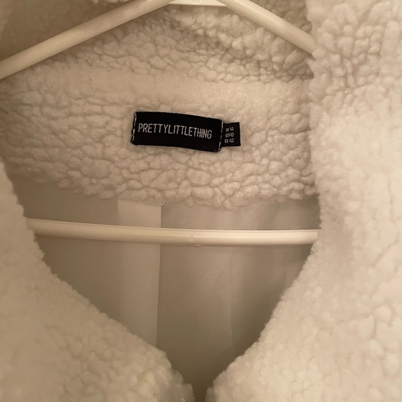 Pretty Little Thing White Oversized Borg Pocket Front Coat Size 10 - Picture 7 of 11